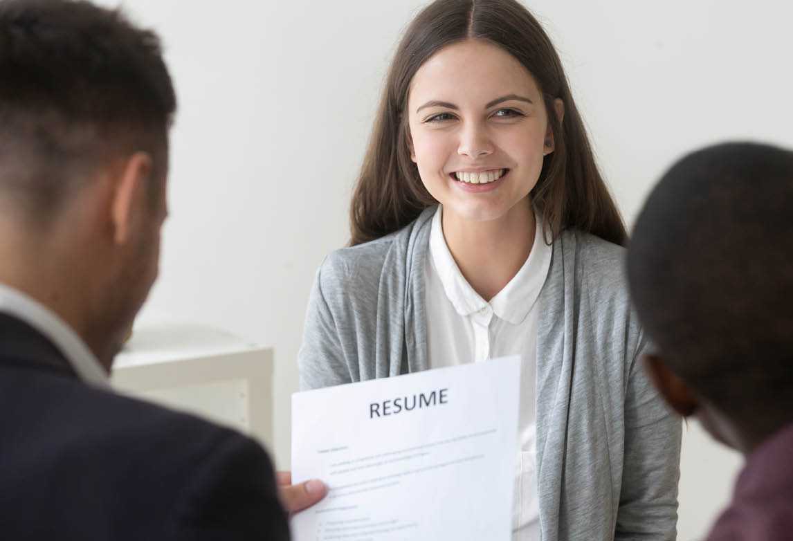 Building a Resume That Makes Employers Want to “Swipe Right”